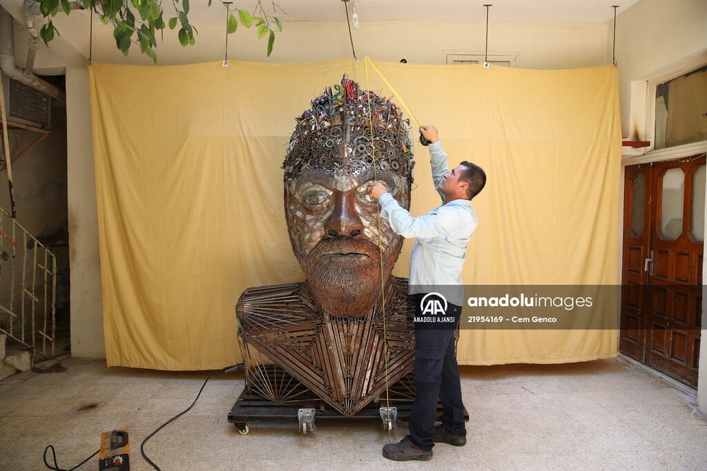 Atık metallerden insan portresi