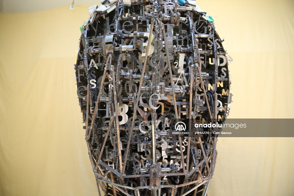 Atık metallerden insan portresi