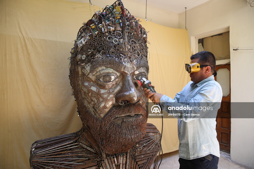 Atık metallerden insan portresi