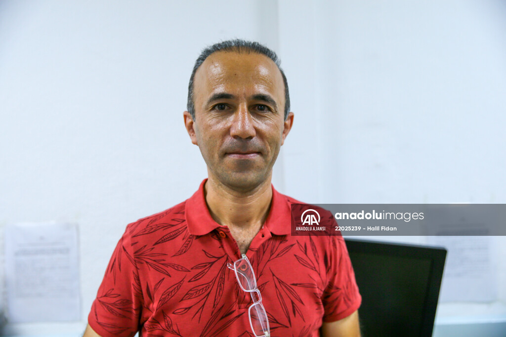 Öğretmenler kendini dezenfekte eden "akıllı" kapı kolu tasarladı