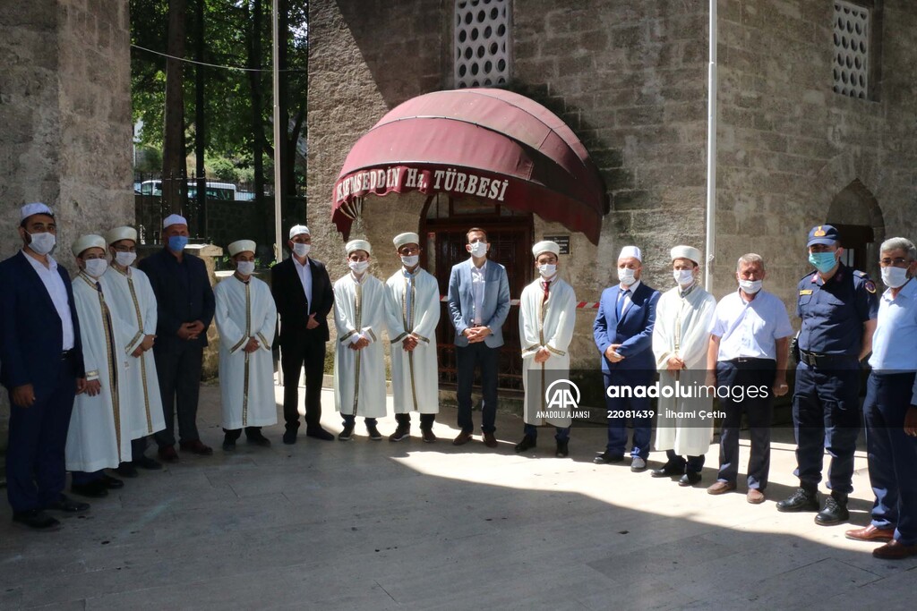 İstanbul'un manevi fatihi Akşemseddin Hazretleri'nin türbesi ziyarete açıldı