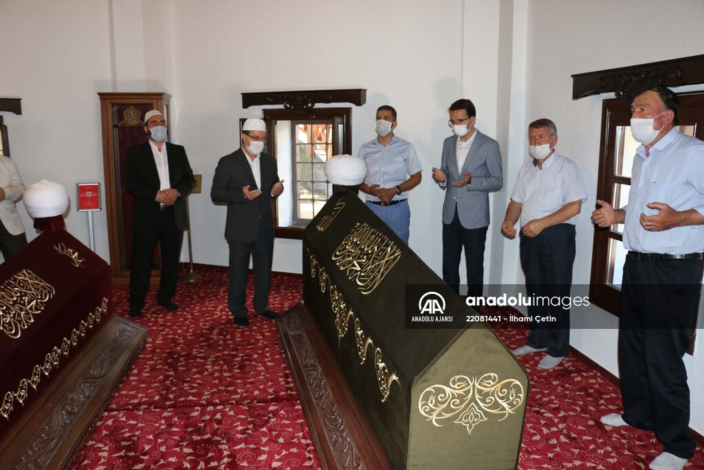İstanbul'un manevi fatihi Akşemseddin Hazretleri'nin türbesi ziyarete açıldı