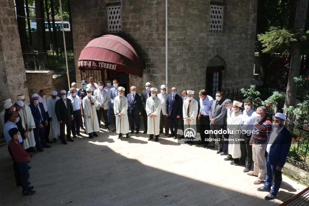 İstanbul'un manevi fatihi Akşemseddin Hazretleri'nin türbesi ziyarete açıldı