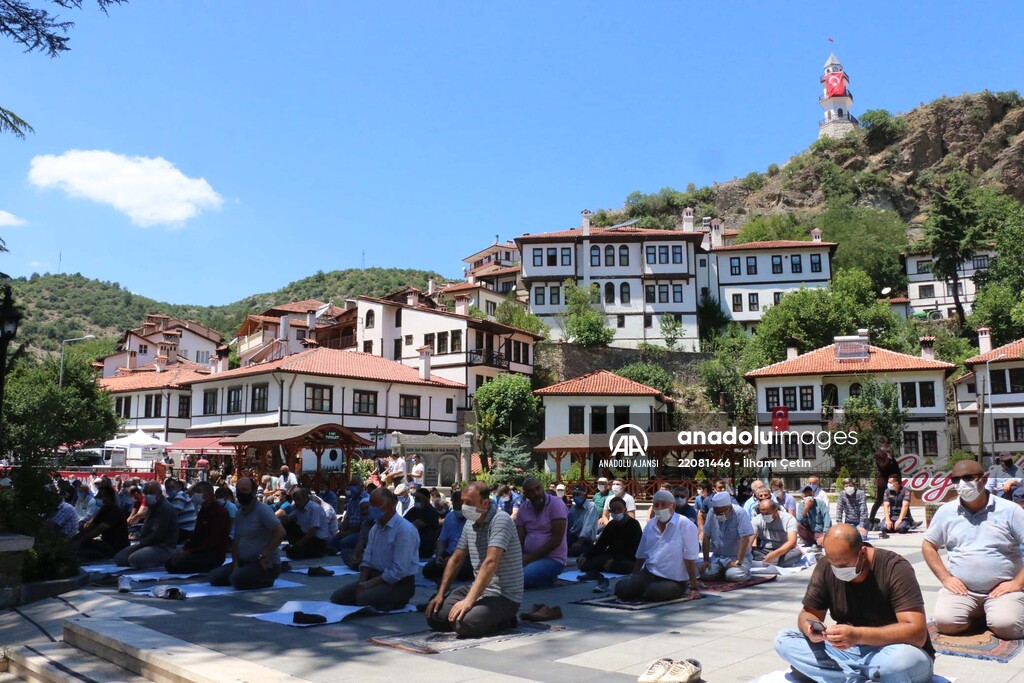 İstanbul'un manevi fatihi Akşemseddin Hazretleri'nin türbesi ziyarete açıldı