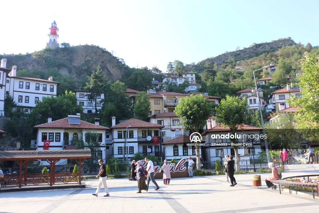 Tarihi Osmanlı kasabası Göynük'te bayram yoğunluğu