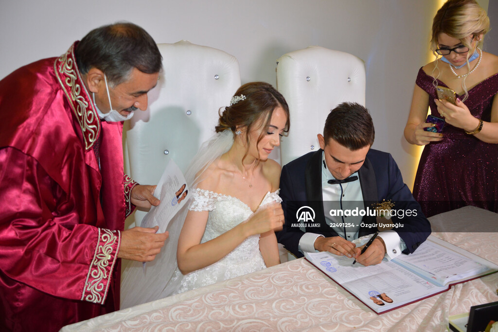 Samsun'da nikah memuru bu kez oğlunun nikahını kıydı