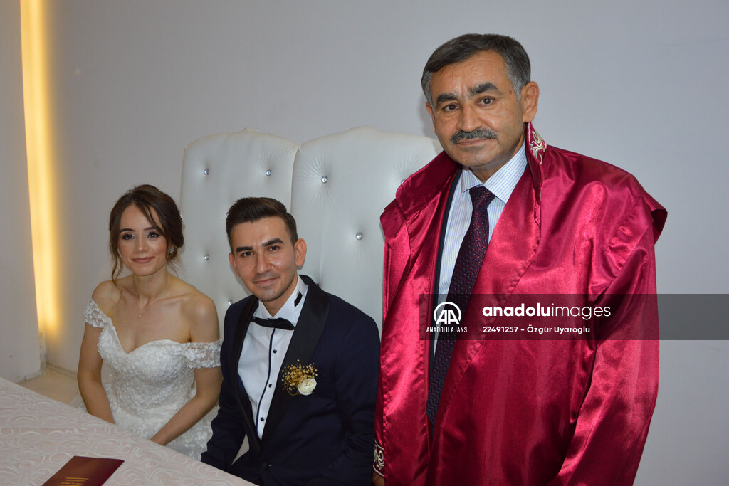 Samsun'da nikah memuru bu kez oğlunun nikahını kıydı