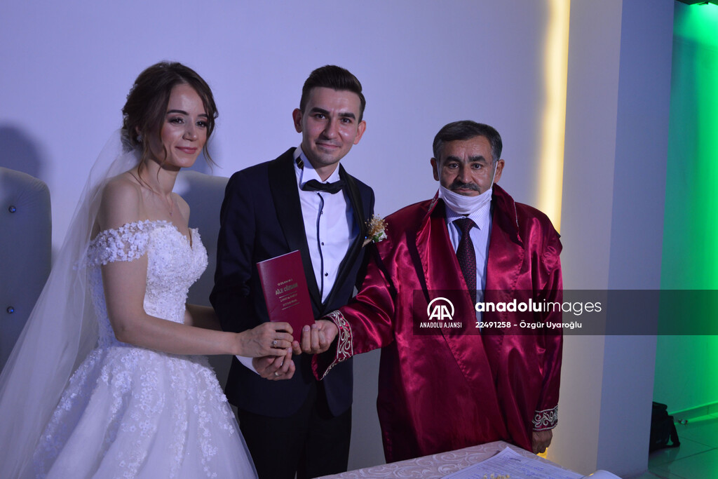 Samsun'da nikah memuru bu kez oğlunun nikahını kıydı