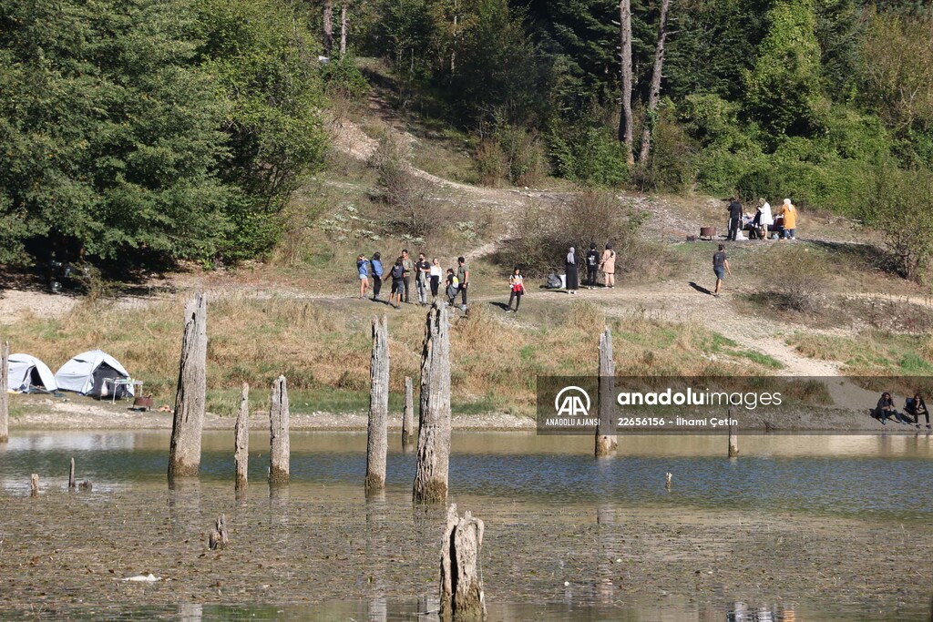 Sülüklü Göl Tabiat Parkı'nda sonbaharın güzellikleri yaşanıyor