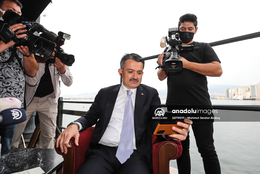 Koyunları kurt saldırısında telef olan aileyi Bakan Pakdemirli sevindirdi