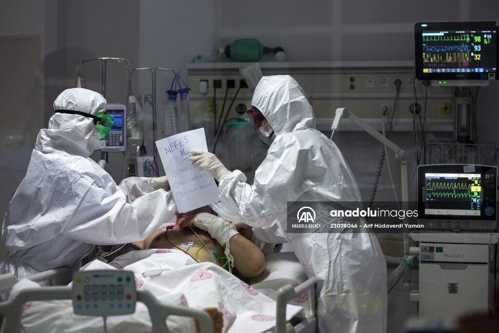 Communication with a hearing impaired Covid-19 patient