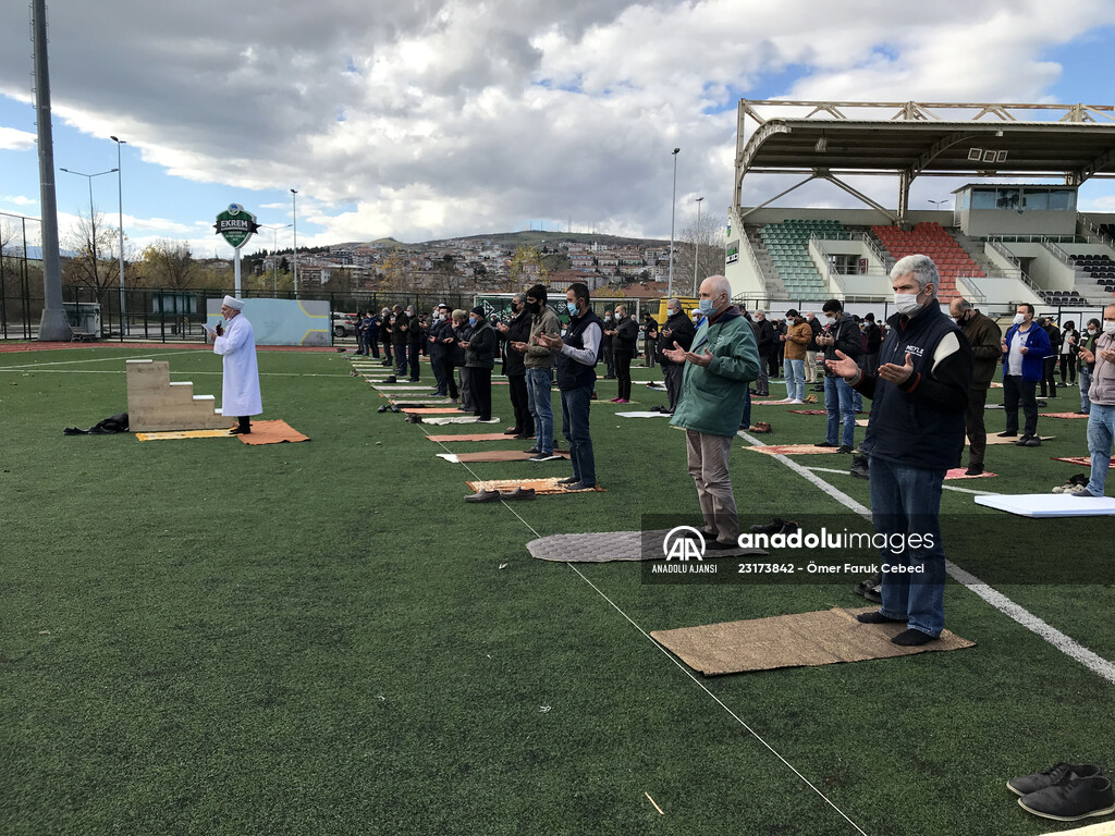 Sakarya'da cuma namazı sonrası yağmur duası yapıldı
