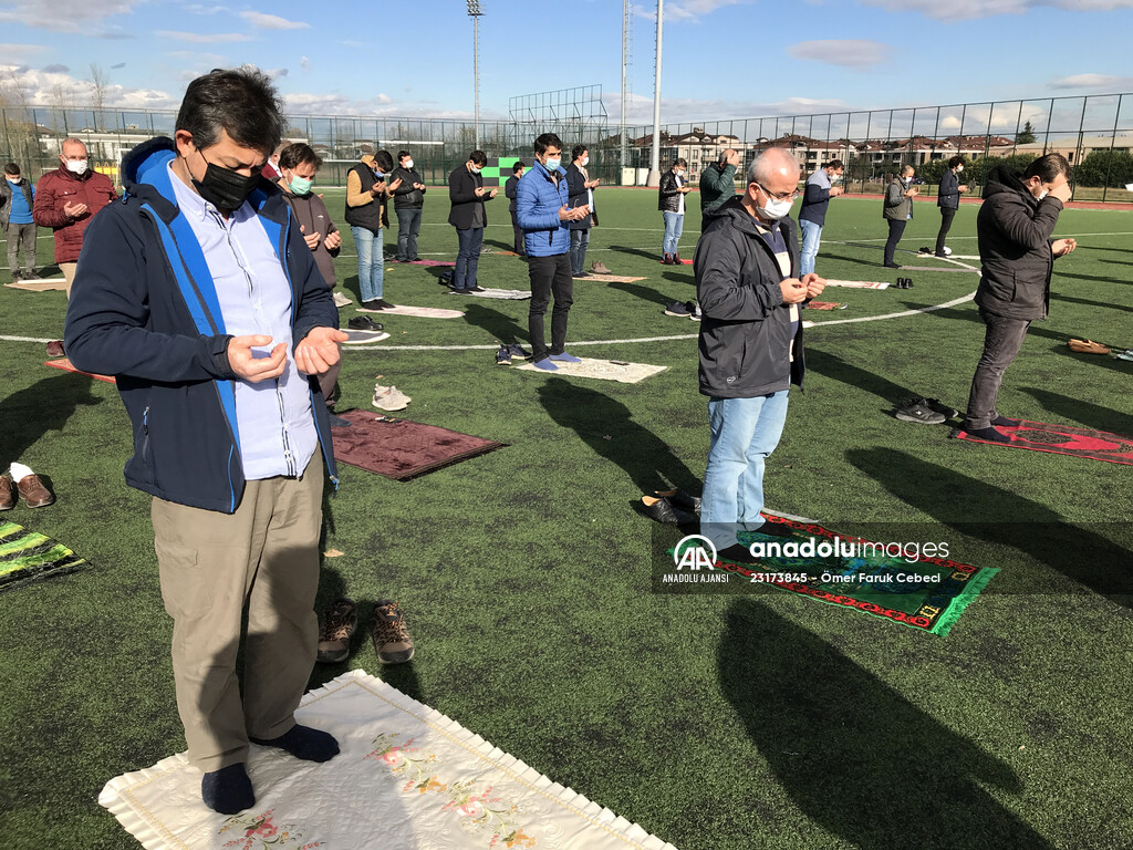 Sakarya'da cuma namazı sonrası yağmur duası yapıldı