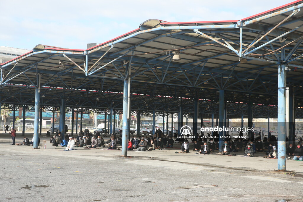 Kocaeli'de cuma namazı sonrasında yağmur duası yapıldı