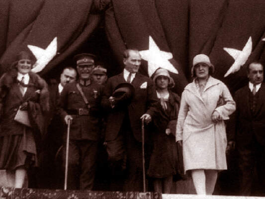 MUSTAFA KEMAL ATATURK, ISTANBUL'DA