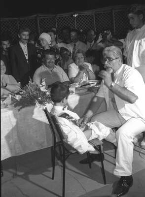 BASBAKAN TURGUT OZAL, SUNNET SOLENINDE