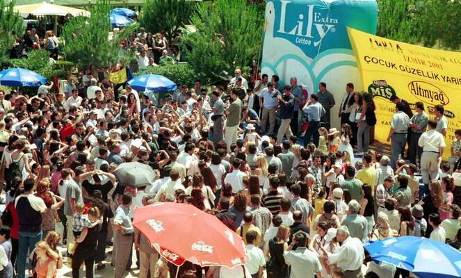 COCUK GUZELLIK YARISMASINDA OLAY