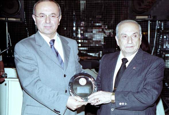 MESLEKTE 40 YILINI DOLDURAN AVUKATLARA PLAKET