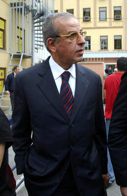 ROCHE ESKI GENEL MUDURU FARUK YONEYMAN'