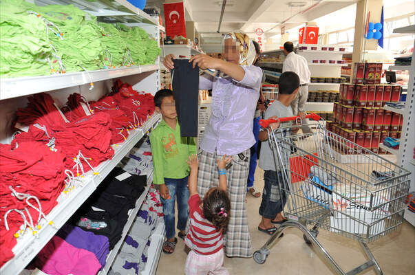 ''BU MARKETTE PARA GECMIYOR''