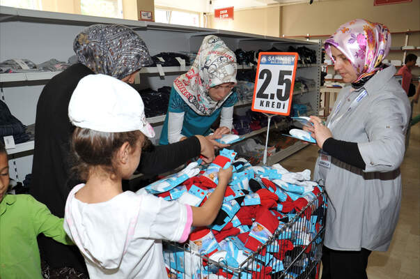 ''BU MARKETTE PARA GECMIYOR''