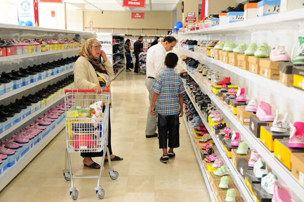 ''BU MARKETTE PARA GECMIYOR''