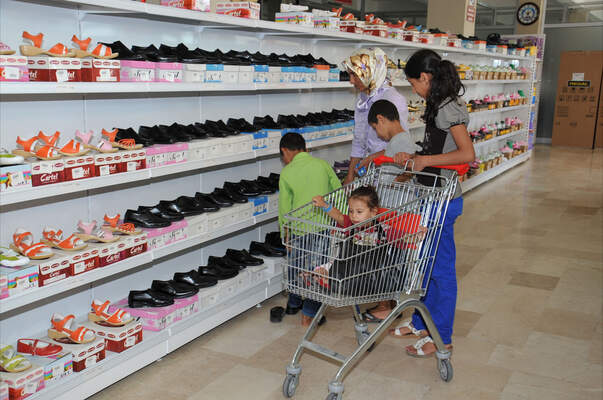 ''BU MARKETTE PARA GECMIYOR''