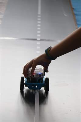 Öğrenciler robotlarıyla yarıştı