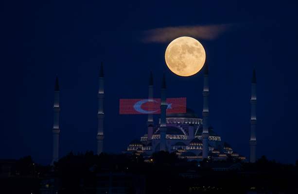 Full Moon in Istanbul