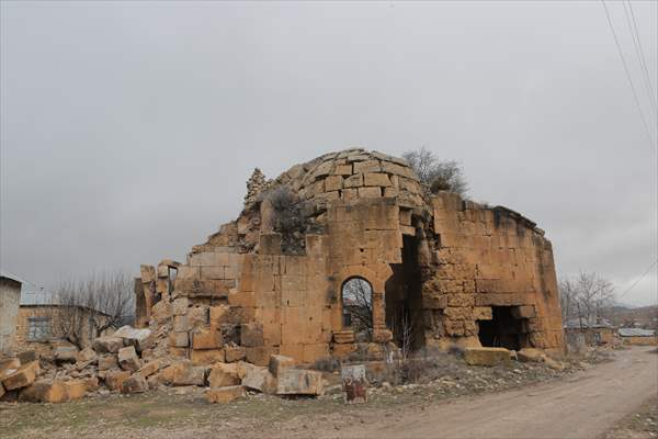 Tarihi Dağpazarı Kilisesi'nin bir bölümü şiddetli yağışlar nedeniyle yıkıldı