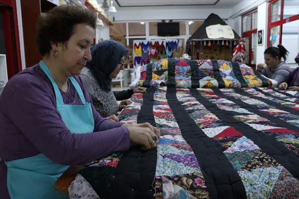 Ninelerinden kalan parça kumaşlarla "kırkyama" yorgan yaptılar