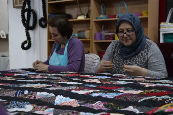 Ninelerinden kalan parça kumaşlarla "kırkyama" yorgan yaptılar