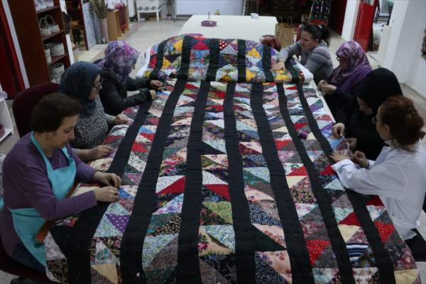 Ninelerinden kalan parça kumaşlarla "kırkyama" yorgan yaptılar