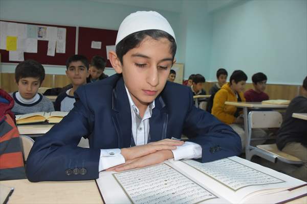 Babasının hafız olma hayalini oğlu gerçekleştirdi