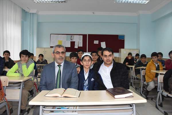 Babasının hafız olma hayalini oğlu gerçekleştirdi
