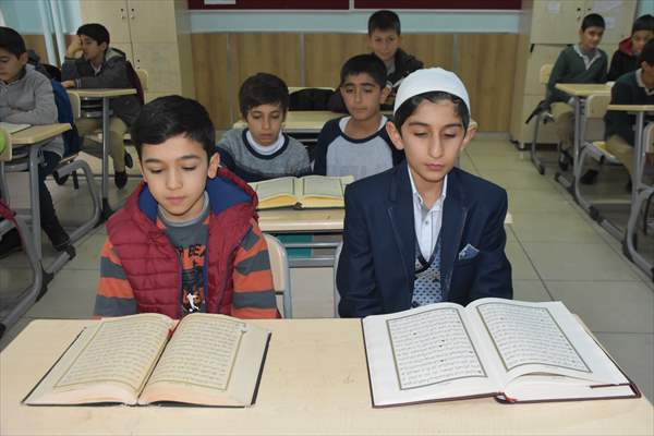 Babasının hafız olma hayalini oğlu gerçekleştirdi