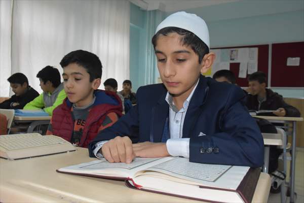 Babasının hafız olma hayalini oğlu gerçekleştirdi