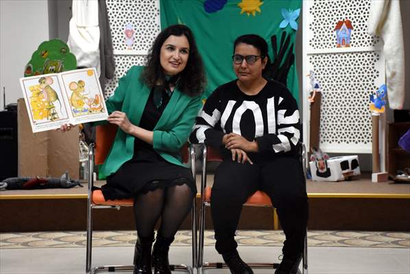 Anneler kitap okudu, özel çocuklar engelsiz sahnede canlandırdı