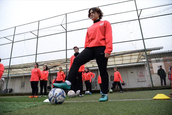 Bilecikli kızların futbol aşkı sınır tanımıyor