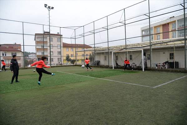 Bilecikli kızların futbol aşkı sınır tanımıyor