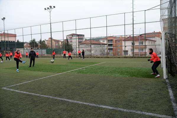 Bilecikli kızların futbol aşkı sınır tanımıyor