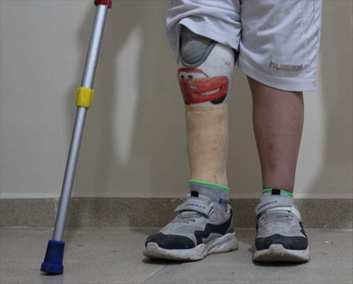 Brazil invites Syrian boy playing soccer with Santos jersey