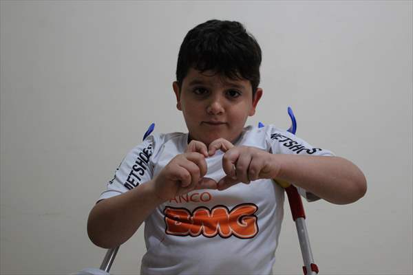 Brazil invites Syrian boy playing soccer with Santos jersey