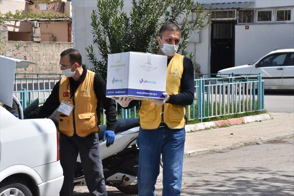 Adıyaman'da İyilik Derneği, kentteki 700 aileye gıda yardımı ulaştırdı