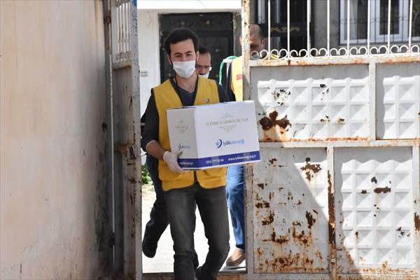 Adıyaman'da İyilik Derneği, kentteki 700 aileye gıda yardımı ulaştırdı