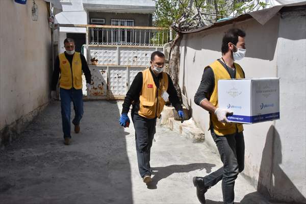 Adıyaman'da İyilik Derneği, kentteki 700 aileye gıda yardımı ulaştırdı