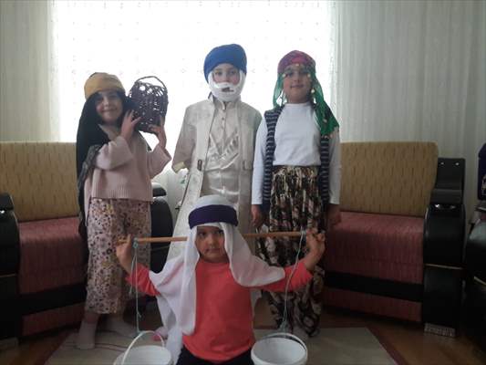 Amasya'da evde kalan çocuklar Nasrettin Hoca fıkralarıyla eğleniyor