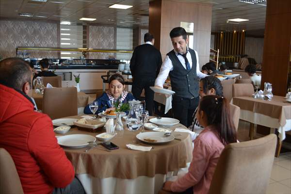 Ayvalık'ın "istihdam garantili" meslek lisesi ciroda hedef büyüttü