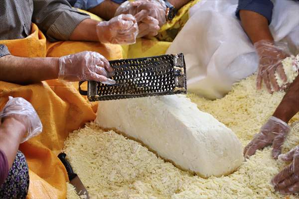 "Söğle peyniri" kuyularda lezzetleniyor