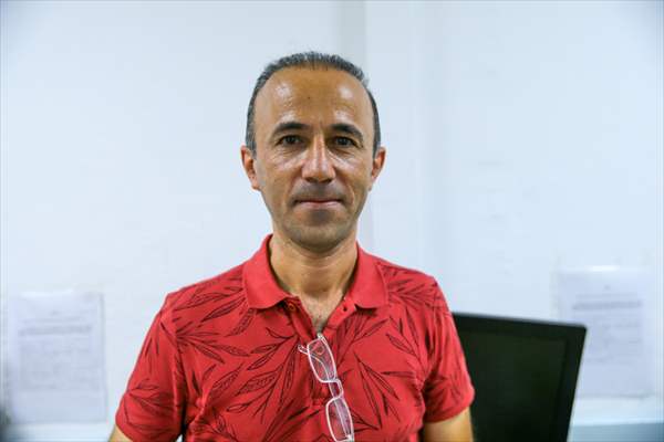Öğretmenler kendini dezenfekte eden "akıllı" kapı kolu tasarladı